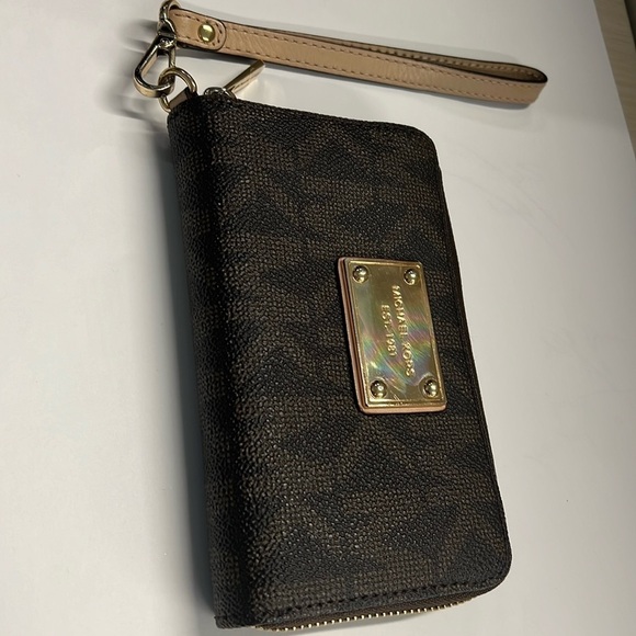 Michael Kors Jet Set Item Zip Around Wristlet Wallet Bifold MK Signature Logo - Picture 1 of 4